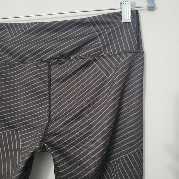Reebok Asymmetrical Striped Cropped Athletic Leggings - Picture 7 of 10